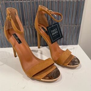 Women's Tan Heels